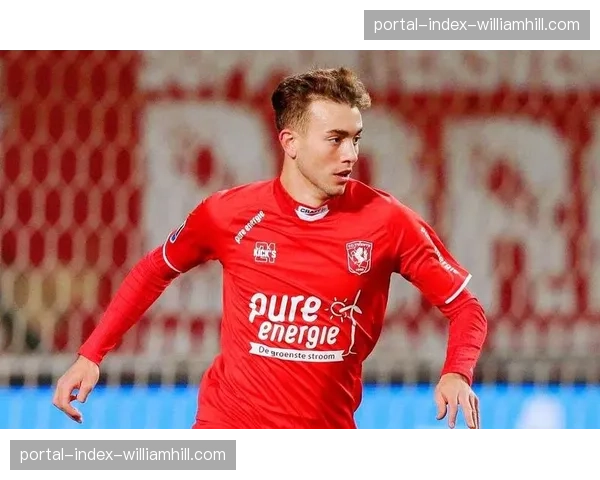 广州队进攻效率87.0排名第十二,防守端失分过多拖累表现 广州队进攻效率87.0排名第十二,防守端失分过多拖累表现